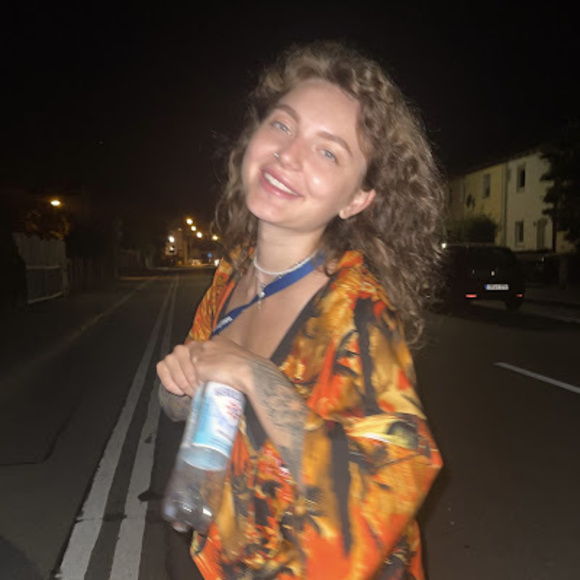 Meet your Posher, Nina - Picture 1 of 1